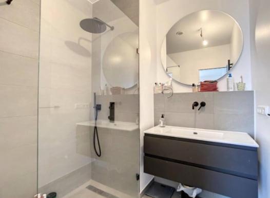 Comfortable 1 Bedroom W Terrace & Parking-chiny1