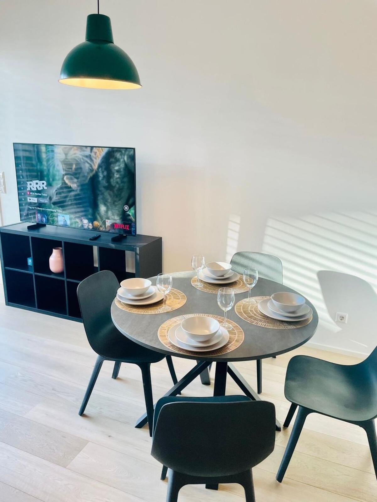 Comfortable 1 Bedroom W Terrace & Parking-chiny1