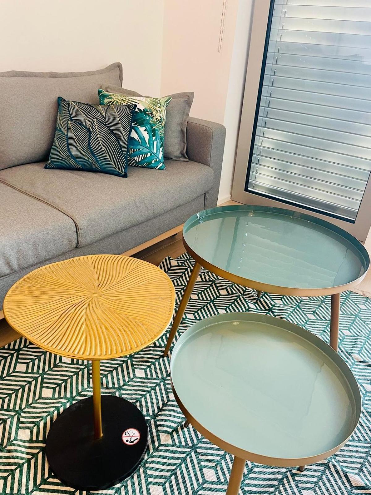 Comfortable 1 Bedroom W Terrace & Parking-chiny1 Appartement